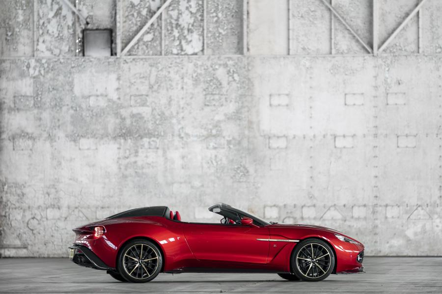  Aston Martin Vanquish Zagato Speedster 2018 года  (UK) (фото 49 из 52)